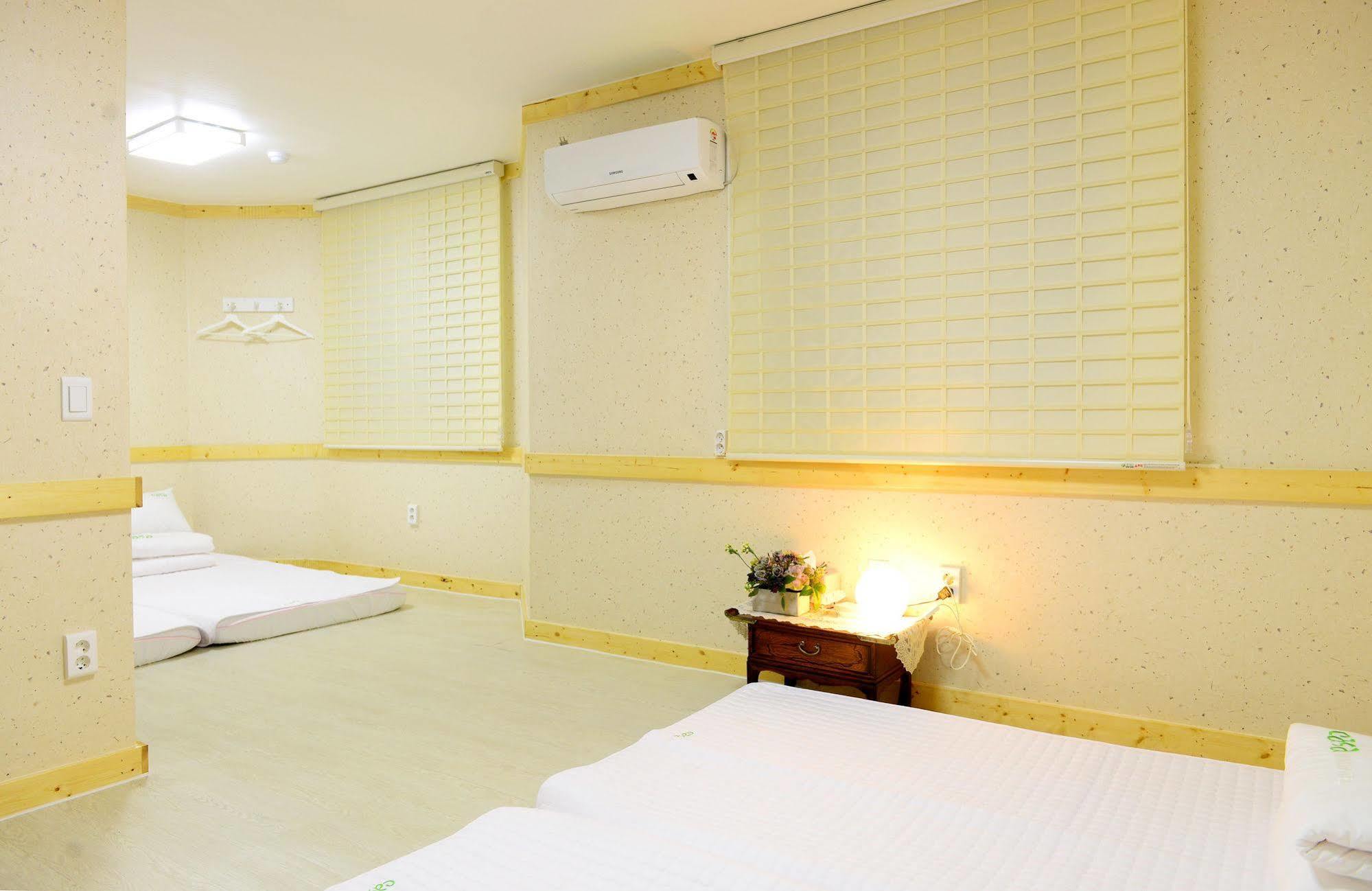 Casa Mini Hotel Кьонджу Екстер'єр фото